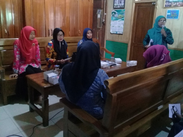 Narasumber Minilokakarya memberikan Materi Pembinaan Kepada Peserta